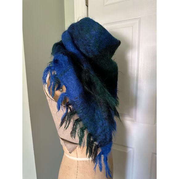 Vintage Mohair Fringed shawl Shrug Wrap Poncho blue black green fuzzy triangle - Picture 14 of 16